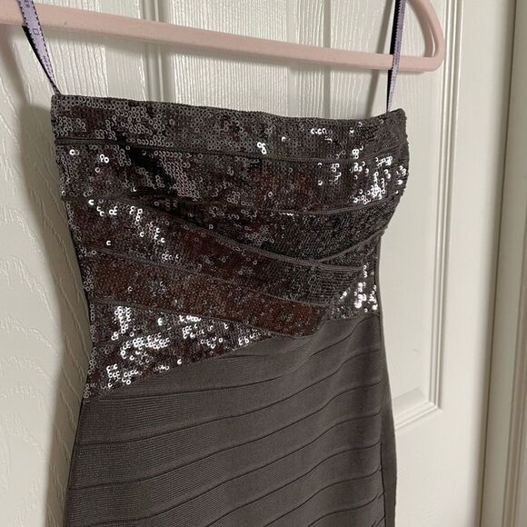 Hervé Leger
Shadow Grey Simone Sequined Strapless Bandage Cocktail Dress… - Picture 8 of 13